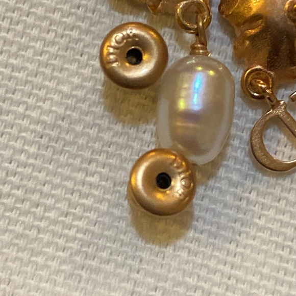 Dior D-Millefiori Earrings Matte Pink-Finish Metal and White Resin Pearls - Picture 7 of 10